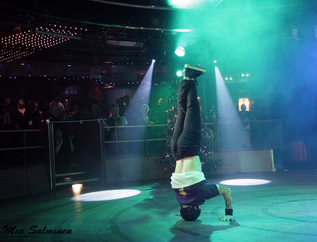 breakdance spinning on his head