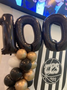 100 in balloons