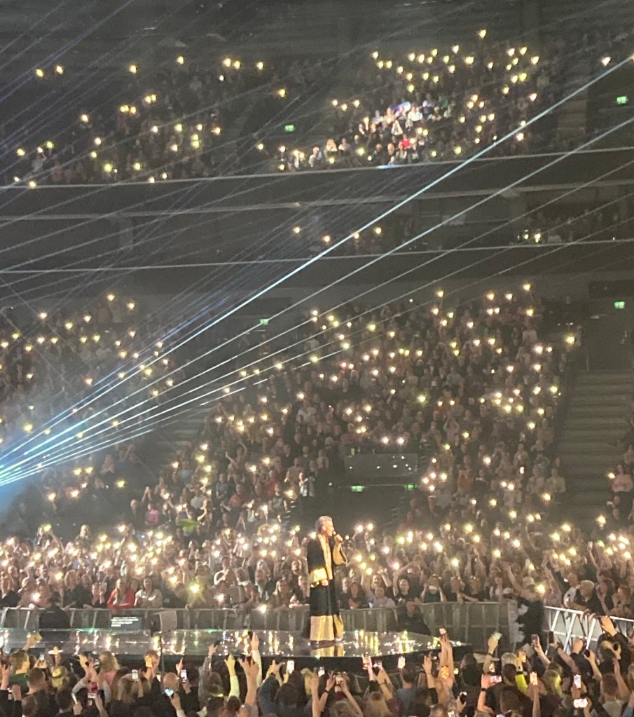 robbie in light of sea